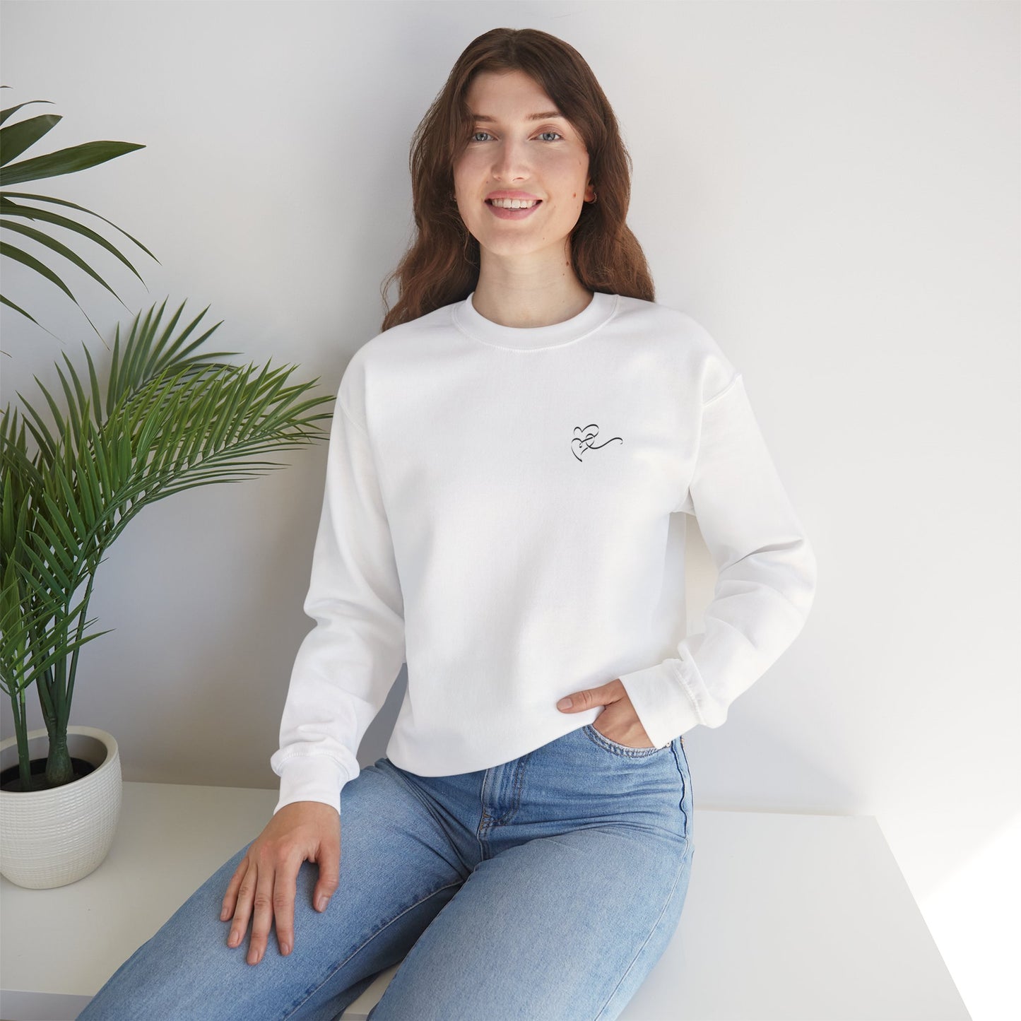 Intimacy lives in unspoken moments. Sweatshirt (EU)